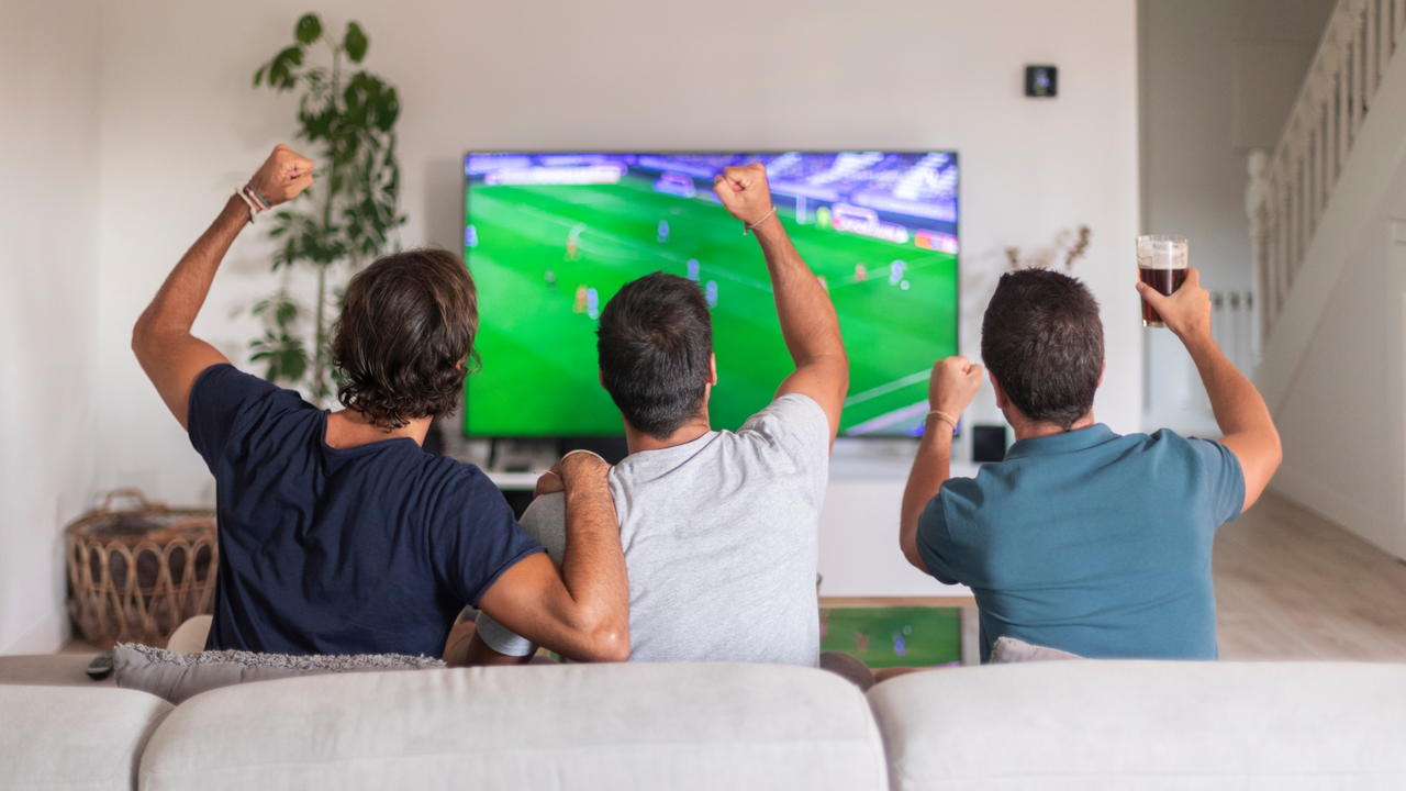 Qu'est-ce qui est mieux : regarder des sports en direct ou à la télévision ?